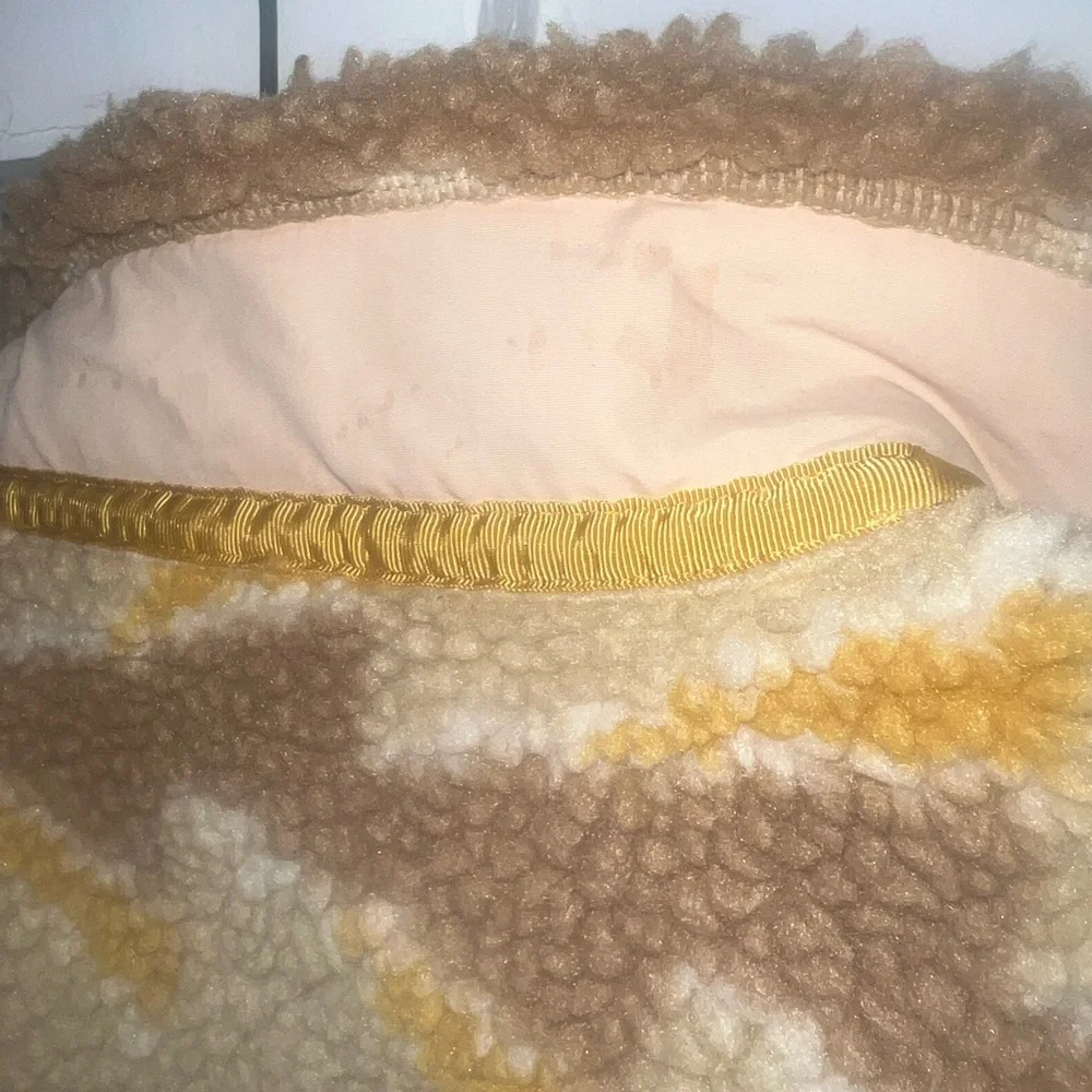 Patagonia Tan and Yellow Patterned Fleece Vest - Picture 3 of 4